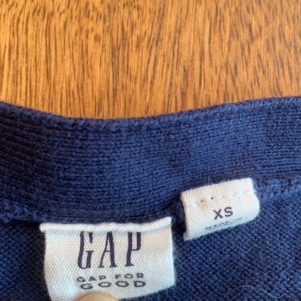 Gap “weekend” graphic sweater - Picture 4 of 5